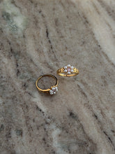 Load image into Gallery viewer, Daisy Ring
